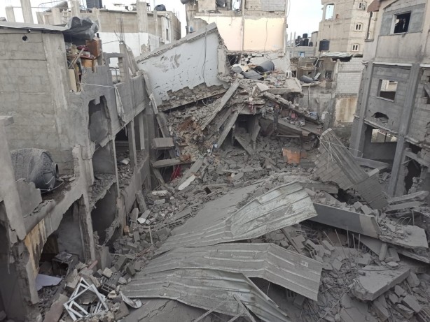 Soysuz İsrail bombalardan kaçan sivilleri sığındıkları kampta vurdu