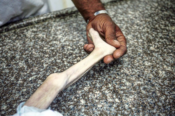 Foto - Soyun kurusun İsrail! Açlıktan ölen 7 aylık bebeğin son hali yürekleri dağladı