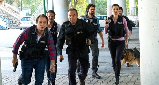 Foto - Sözde polis dizisi Arka Sokaklar'ın 'Rıza Baba'sı karakolluk oldu