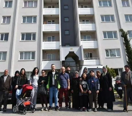Foto - "Sözler" havada kaldı... Tunç Soyer depremzedelere bayramı şimdiden zehir etti