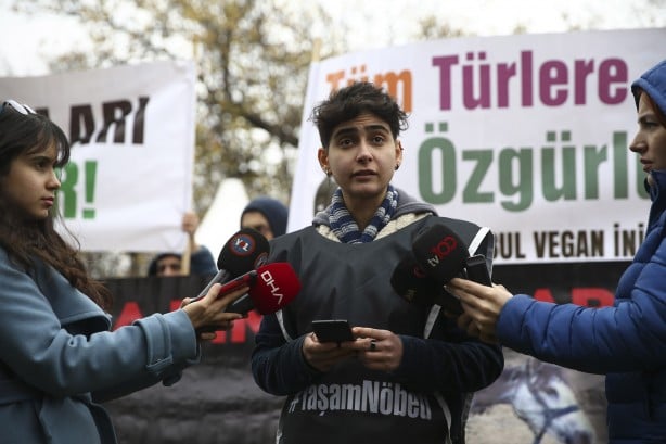 Foto - Sözünü tutmayan Ekrem İmamoğlu'na karşı İBB önündeki fayton eylemi 6. gününde!