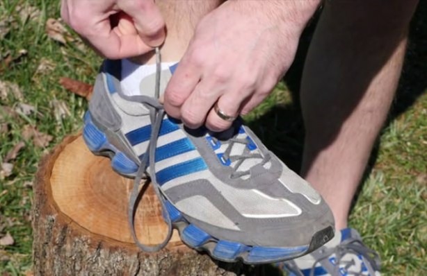 Foto - Spor ayakkabılardaki en üst delik ne işe yarıyor?