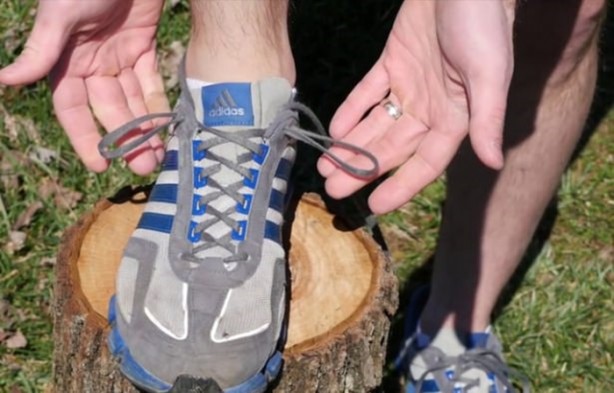 Foto - Spor ayakkabılardaki en üst delik ne işe yarıyor?