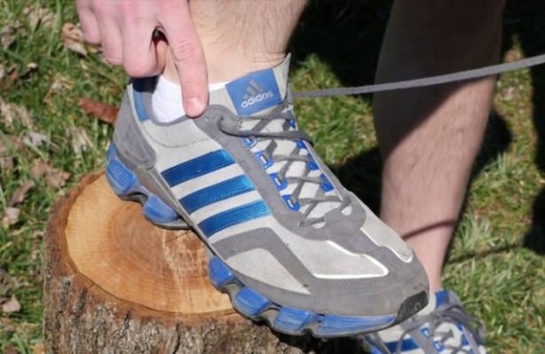 Foto - Spor ayakkabılardaki en üst delik ne işe yarıyor?