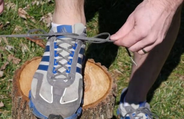 Foto - Spor ayakkabılardaki en üst delik ne işe yarıyor?