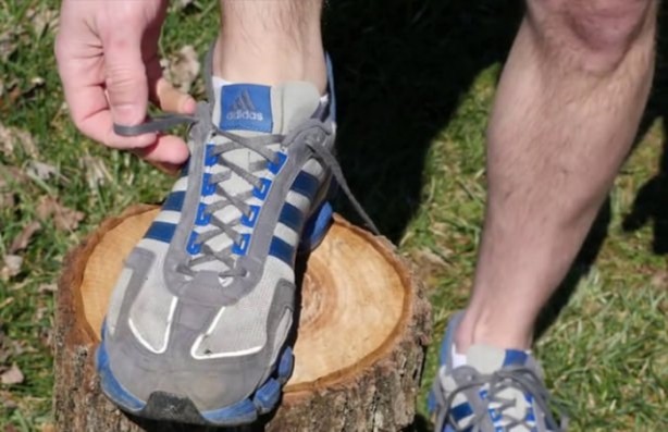 Foto - Spor ayakkabılardaki en üst delik ne işe yarıyor?