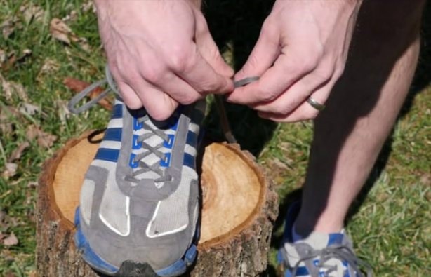 Foto - Spor ayakkabılardaki en üst delik ne işe yarıyor?