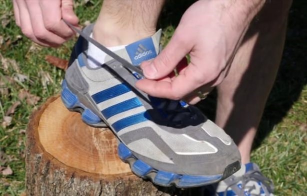 Foto - Spor ayakkabılardaki en üst delik ne işe yarıyor?