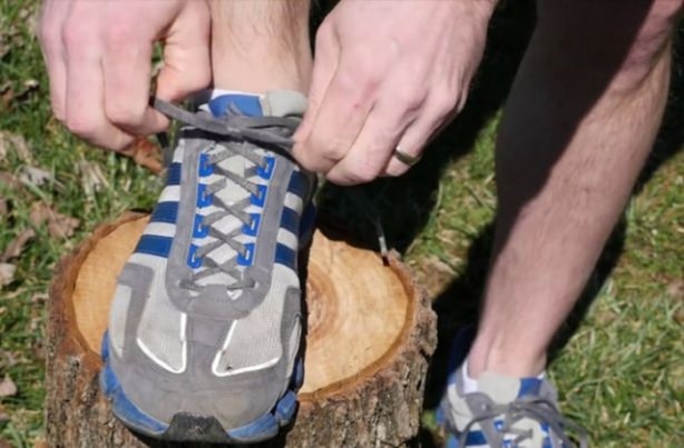 Foto - Spor ayakkabılardaki en üst delik ne işe yarıyor?