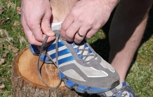 Foto - Spor ayakkabılardaki en üst delik ne işe yarıyor?