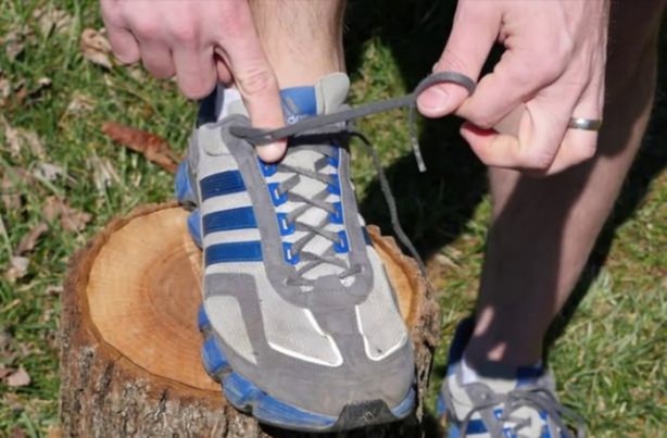 Foto - Spor ayakkabılardaki en üst delik ne işe yarıyor?