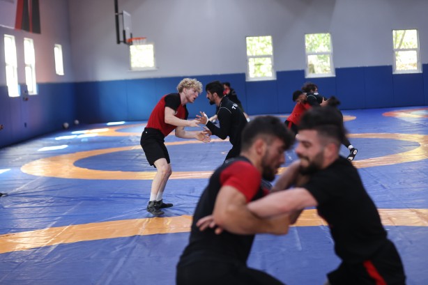 Foto - Spor Bakanı Osman Aşkın Bak, Minderin Aslanlarını ziyaret etti...