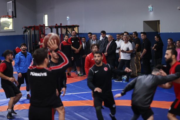 Foto - Spor Bakanı Osman Aşkın Bak, Minderin Aslanlarını ziyaret etti...