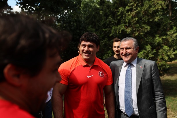 Foto - Spor Bakanı Osman Aşkın Bak, Minderin Aslanlarını ziyaret etti...