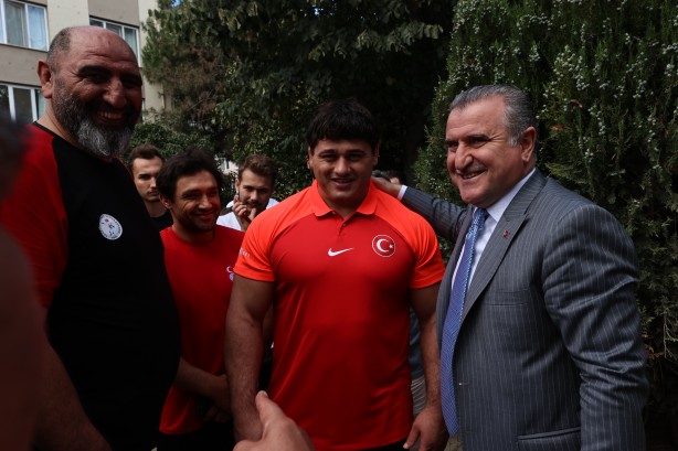 Foto - Spor Bakanı Osman Aşkın Bak, Minderin Aslanlarını ziyaret etti...