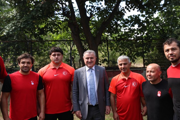 Foto - Spor Bakanı Osman Aşkın Bak, Minderin Aslanlarını ziyaret etti...