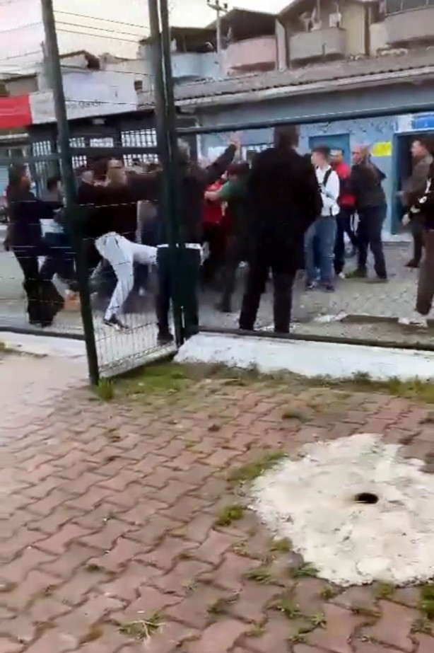 Spor bu değil! U-17 maçında skandal görüntüler