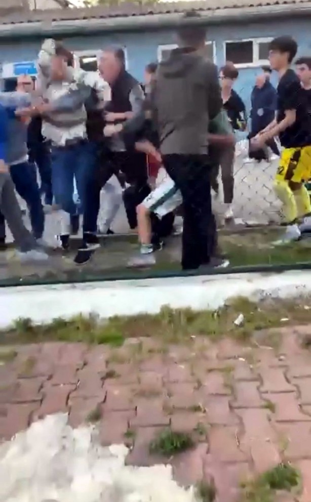 Foto - Spor bu değil! U-17 maçında skandal görüntüler