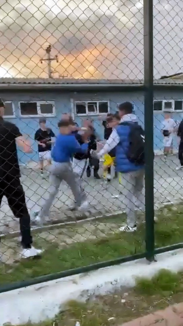 Foto - Spor bu değil! U-17 maçında skandal görüntüler