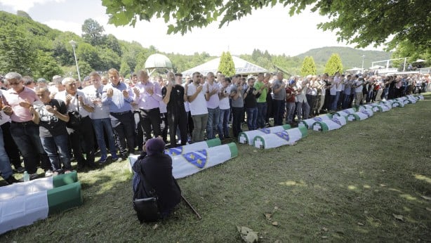 Foto - Srebrenitsa katliamında şehit olan 33 kişi daha toprağa verildi