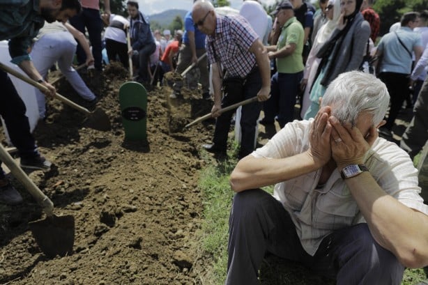Foto - Srebrenitsa katliamında şehit olan 33 kişi daha toprağa verildi