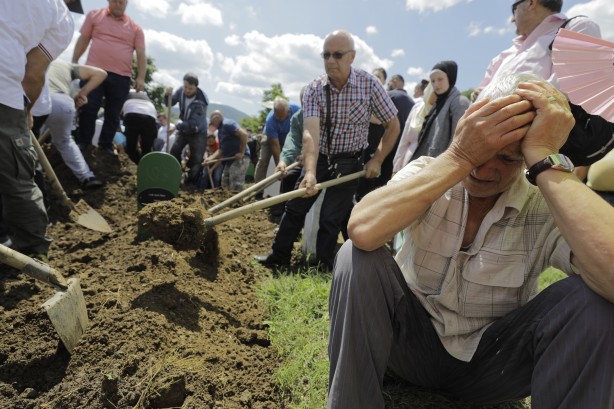 Foto - Srebrenitsa katliamında şehit olan 33 kişi daha toprağa verildi