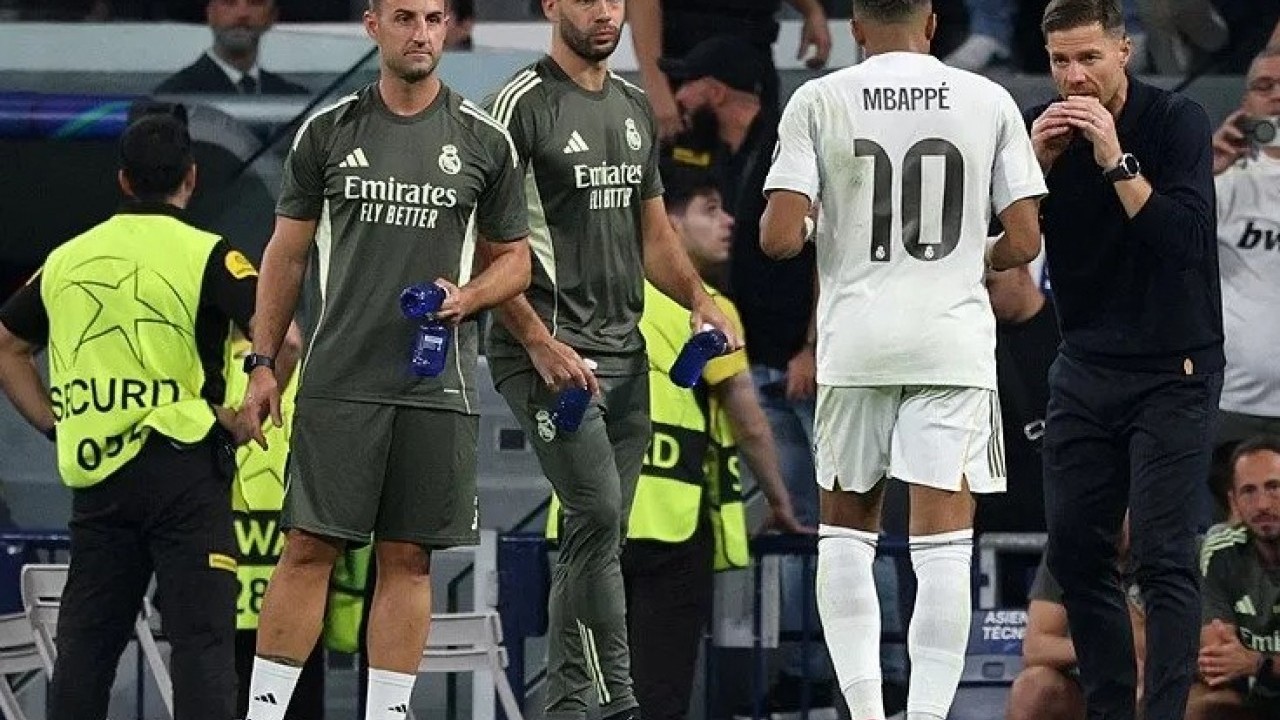 Foto - Stadyumda gergin anlar! Real Madrid-Marsilya maçında Filistin bayrağına engel