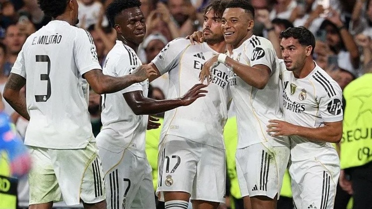 Foto - Stadyumda gergin anlar! Real Madrid-Marsilya maçında Filistin bayrağına engel