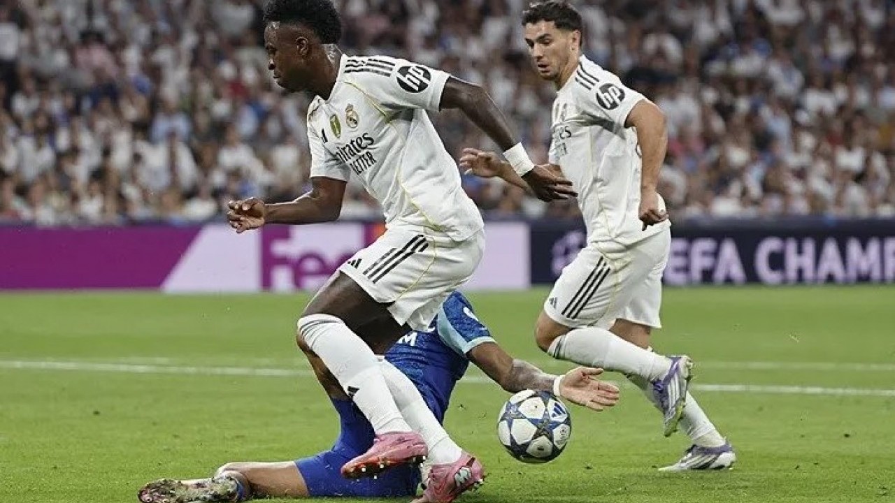 Foto - Stadyumda gergin anlar! Real Madrid-Marsilya maçında Filistin bayrağına engel