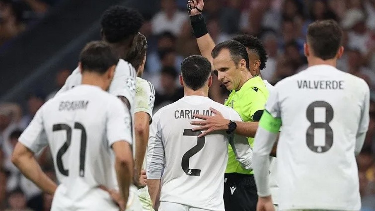 Foto - Stadyumda gergin anlar! Real Madrid-Marsilya maçında Filistin bayrağına engel