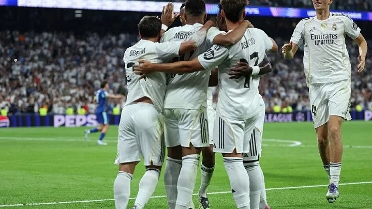 Foto - Stadyumda gergin anlar! Real Madrid-Marsilya maçında Filistin bayrağına engel