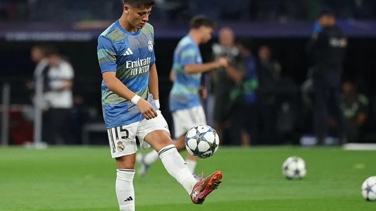 Foto - Stadyumda gergin anlar! Real Madrid-Marsilya maçında Filistin bayrağına engel