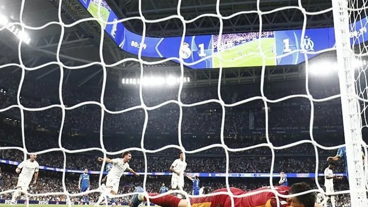 Foto - Stadyumda gergin anlar! Real Madrid-Marsilya maçında Filistin bayrağına engel