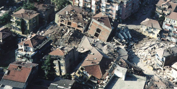 Foto - Starbucks, Netflix depreme kör ve sağır! Ünlü gazeteci ikiyüzlülüğe isyan etti!