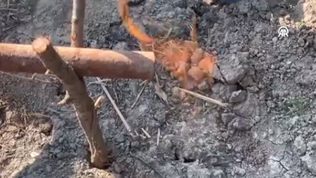 Foto - Su arıyordu! Bahçesinden bir anda doğalgaz fışkırmaya başladı... Tüm köylüler şokta