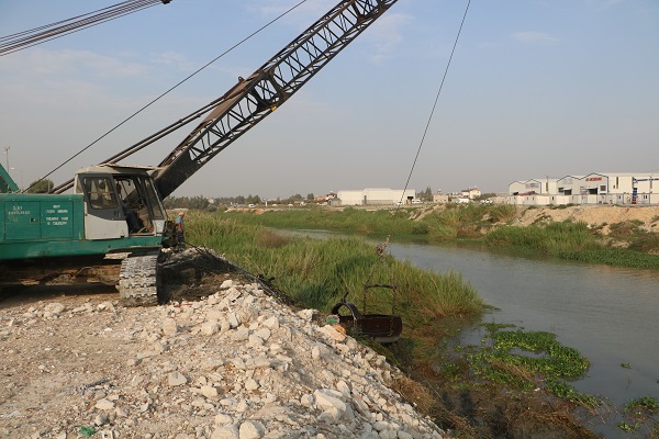 Foto - Su artık görülmüyor! Asi Nehri'nde korkutan manzara