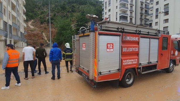 Su dolu çukura düştü! Boğulmaktan son anda kurtarıldı