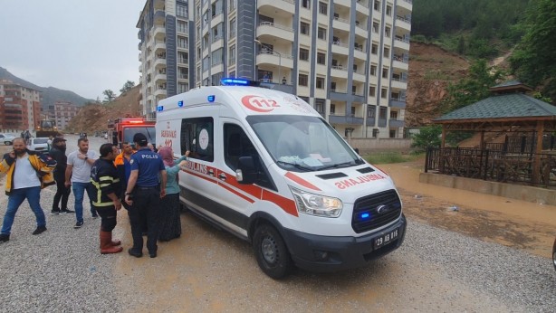 Foto - Su dolu çukura düştü! Boğulmaktan son anda kurtarıldı
