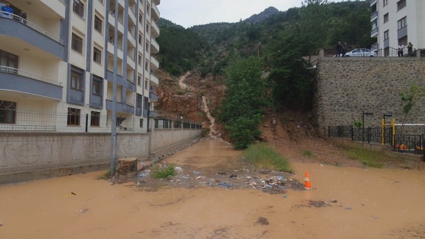 Foto - Su dolu çukura düştü! Boğulmaktan son anda kurtarıldı