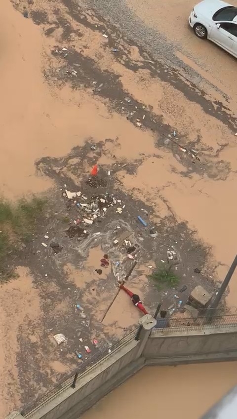 Foto - Su dolu çukura düştü! Boğulmaktan son anda kurtarıldı