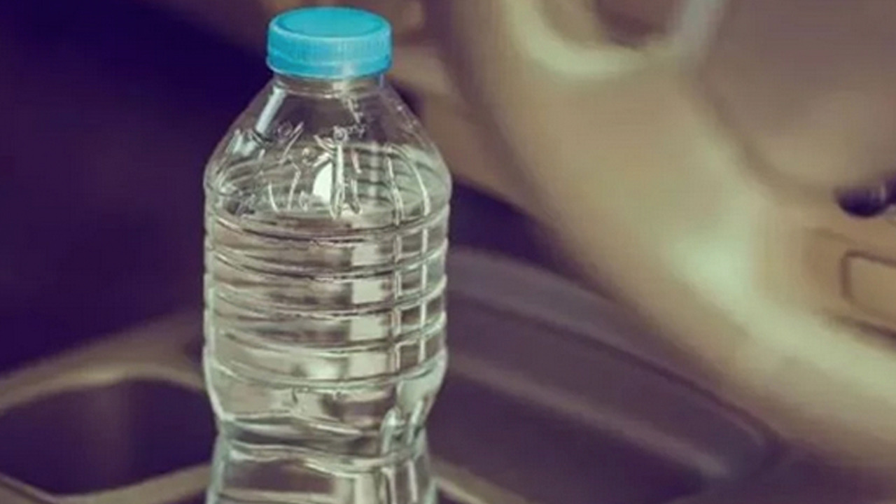 Su içenler dikkat: Araba içinde kalmış şişe büyük tehlike sakın bunu içmeyin! Ölümcül olabilir