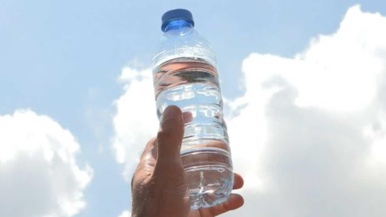 Foto - Su içenler dikkat: Araba içinde kalmış şişe büyük tehlike sakın bunu içmeyin! Ölümcül olabilir