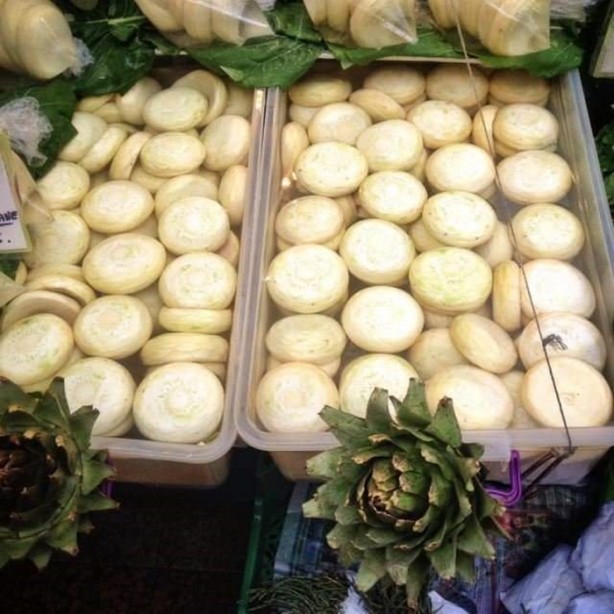 Foto - Su içinde satılan enginar almayın!