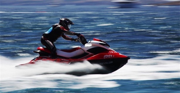 Su jeti yarışı nefes kesti