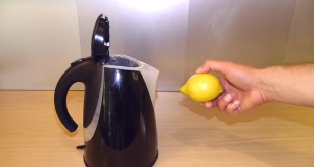 Foto - Su kaynatıcısının kirecini böyle söküp atın