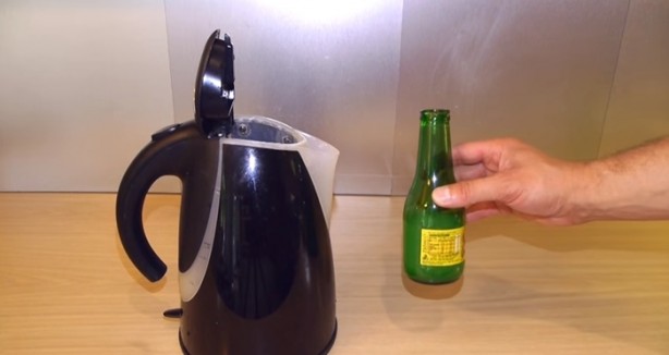 Foto - Su kaynatıcısının kirecini böyle söküp atın