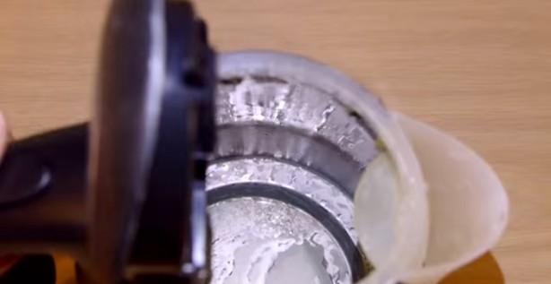 Foto - Su kaynatıcısının kirecini böyle söküp atın