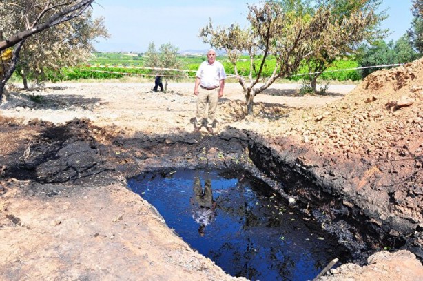 Foto - Su kuyusundan petrol çıktı! Köylüler sevinçten havaya uçtu