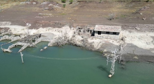 Foto - Su tamamen çekildi! 16 yıl sonra öyle bir şey ortaya çıktı ki...