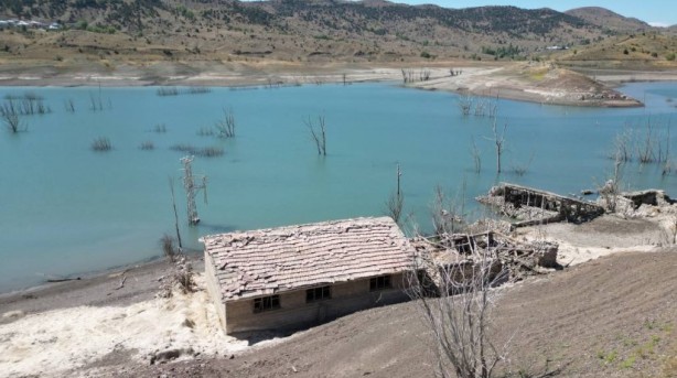 Foto - Su tamamen çekildi! 16 yıl sonra öyle bir şey ortaya çıktı ki...